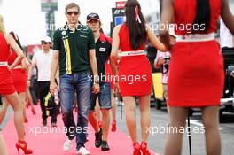 Vitaly Petrov (RUS) Caterham on the drivers parade. 10.05.2012. Formula 1 World Championship, Rd 5, Spanish Grand Prix, Barcelona, Spain, Race Day