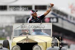 Pastor Maldonado (VEN) Williams on the drivers parade. 10.05.2012. Formula 1 World Championship, Rd 5, Spanish Grand Prix, Barcelona, Spain, Race Day