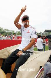 Lewis Hamilton (GBR) McLaren on the drivers parade. 10.05.2012. Formula 1 World Championship, Rd 5, Spanish Grand Prix, Barcelona, Spain, Race Day
