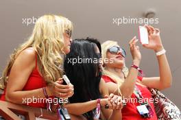 Women above the pits. 22.06.2012. Formula 1 World Championship, Rd 8, European Grand Prix, Valencia, Spain, Practice Day