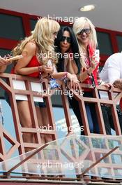 Women above the pits. 22.06.2012. Formula 1 World Championship, Rd 8, European Grand Prix, Valencia, Spain, Practice Day