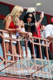 Women above the pits. 22.06.2012. Formula 1 World Championship, Rd 8, European Grand Prix, Valencia, Spain, Practice Day