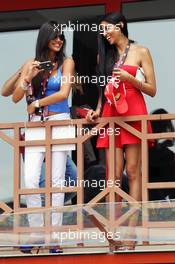 Women above the pits. 22.06.2012. Formula 1 World Championship, Rd 8, European Grand Prix, Valencia, Spain, Practice Day