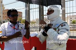 Narain Karthikeyan (IND) Hispania Racing F1 Team (HRT) with Balbir Singh (IND)  Physical Trainer on the grid. 24.06.2012. Formula 1 World Championship, Rd 8, European Grand Prix, Valencia, Spain, Race Day
