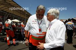 (L to R): Dr. Vijay Mallya (IND) Sahara Force India F1 Team Owner with Bernie Ecclestone (GBR) CEO Formula One Group (FOM) on the grid. 24.06.2012. Formula 1 World Championship, Rd 8, European Grand Prix, Valencia, Spain, Race Day