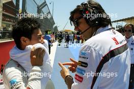 Kamui Kobayashi (JPN) Sauber on the grid with Francesco Nenci (ITA) Sauber Race Engineer. 24.06.2012. Formula 1 World Championship, Rd 8, European Grand Prix, Valencia, Spain, Race Day