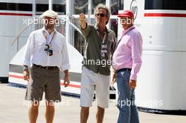 Eric Clapton (GBR) Rock Legend (Centre) with Niki Lauda (AUT) (Right). 24.06.2012. Formula 1 World Championship, Rd 8, European Grand Prix, Valencia, Spain, Race Day