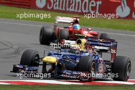 Mark Webber (AUS), Red Bull Racing leads Fernando Alonso (ESP), Scuderia Ferrari  08.07.2012. Formula 1 World Championship, Rd 9, British Grand Prix, Silverstone, England, Race Day