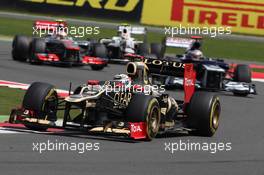 Kimi Raikkonen, Lotus Renault F1 Team leads Kamui Kobayashi (JAP), Sauber F1 Team  08.07.2012. Formula 1 World Championship, Rd 9, British Grand Prix, Silverstone, England, Race Day