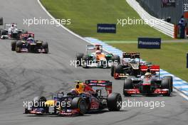 Mark Webber (AUS), Red Bull Racing ahead of Lewis Hamilton (GBR), McLaren Mercedes and Kimi Raikkonen (FIN), Lotus F1 Team  22.07.2012. Formula 1 World Championship, Rd 10, German Grand Prix, Hockenheim, Germany, Race Day