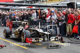 Fans in the pit lane 19.07.2012. Formula 1 World Championship, Rd 10, German Grand Prix, Hockenheim, Germany, Preparation Day
