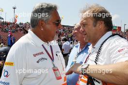 (L to R): Dr. Vijay Mallya (IND) Sahara Force India F1 Team Owner with Robert Fearnley (GBR) Sahara Force India F1 Team Deputy Team Principal on the grid. 29.07.2012. Formula 1 World Championship, Rd 11, Hungarian Grand Prix, Budapest, Hungary, Race Day