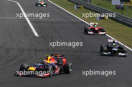 Mark Webber (AUS), Red Bull Racing leads Bruno Senna (BRA), Williams F1 Team  29.07.2012. Formula 1 World Championship, Rd 11, Hungarian Grand Prix, Budapest, Hungary, Race Day