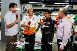 (L to R): Ted Kravitz (GBR) Sky Sports Pitlane Reporter with Robert Fearnley (GBR) Sahara Force India F1 Team Deputy Team Principal; Jehan Daruvala (IND) One From A Billion Academy Driver and Johnny Herbert (GBR) Sky SPorts F1 Commentator. 26.10.2012.Formula 1 World Championship, Rd 17, Indian Grand Prix, New Delhi, India, Practice Day.