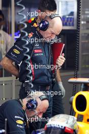 Adrian Newey (GBR) Red Bull Racing Chief Technical Officer with Sebastian Vettel (GER) Red Bull Racing RB8 in the pits. 26.10.2012.Formula 1 World Championship, Rd 17, Indian Grand Prix, New Delhi, India, Practice Day.