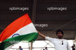 Fan with Indian flag. 28.10.2012. Formula 1 World Championship, Rd 17, Indian Grand Prix, New Delhi, India, Race Day.