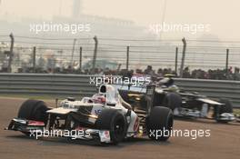 Kamui Kobayashi (JPN) Sauber C31 leads Bruno Senna (BRA) Williams FW34. 28.10.2012. Formula 1 World Championship, Rd 17, Indian Grand Prix, New Delhi, India, Race Day.