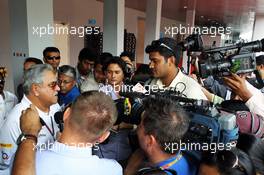 Dr. Vijay Mallya (IND) Sahara Force India F1 Team Owner with the media. 27.10.2012. Formula 1 World Championship, Rd 17, Indian Grand Prix, New Delhi, India, Qualifying Day.