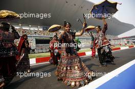 Dancers in the pit lane. 27.10.2012. Formula 1 World Championship, Rd 17, Indian Grand Prix, New Delhi, India, Qualifying Day.