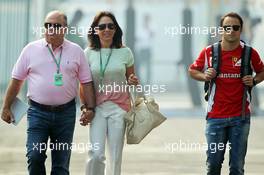 Felipe Massa (BRA) Ferrari with his mother and father, Luiz Antonio Massa (BRA) and Ana Elena Massa (BRA). 27.10.2012. Formula 1 World Championship, Rd 17, Indian Grand Prix, New Delhi, India, Qualifying Day.