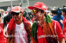 (L to R): Lewis Hamilton (GBR) McLaren and Fernando Alonso (ESP) Ferrari on the drivers parade. 28.10.2012. Formula 1 World Championship, Rd 17, Indian Grand Prix, New Delhi, India, Race Day.