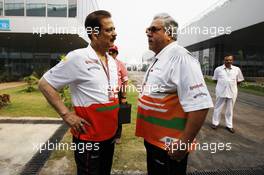 (L to R): Subrata Roy Sahara (IND) Sahara Chairman with Dr. Vijay Mallya (IND) Sahara Force India F1 Team Owner. 28.10.2012. Formula 1 World Championship, Rd 17, Indian Grand Prix, New Delhi, India, Race Day.
