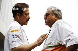 (L to R): Subrata Roy Sahara (IND) Sahara Chairman with Dr. Vijay Mallya (IND) Sahara Force India F1 Team Owner. 28.10.2012. Formula 1 World Championship, Rd 17, Indian Grand Prix, New Delhi, India, Race Day.