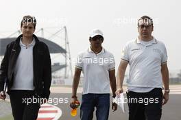 Narain Karthikeyan (IND) Hispania Racing F1 Team (HRT) walks the circuit. 25.10.2012. Formula 1 World Championship, Rd 17, Indian Grand Prix, New Delhi, India, Preparation Day