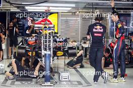 Mark Webber (AUS) Red Bull Racing with Ciaron Pilbeam (GBR) Red Bull Racing Race Engineer in the pits. 25.10.2012. Formula 1 World Championship, Rd 17, Indian Grand Prix, New Delhi, India, Preparation Day