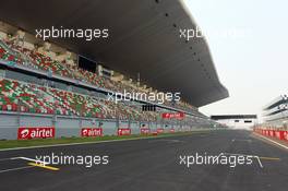 Start / Finish straight. 25.10.2012. Formula 1 World Championship, Rd 17, Indian Grand Prix, New Delhi, India, Preparation Day