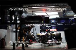 Scuderia Toro Rosso STR7 in the pit garage at night. 25.10.2012. Formula 1 World Championship, Rd 17, Indian Grand Prix, New Delhi, India, Preparation Day