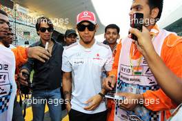 Lewis Hamilton (GBR) McLaren with fans. 25.10.2012. Formula 1 World Championship, Rd 17, Indian Grand Prix, New Delhi, India, Preparation Day