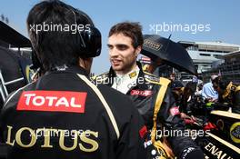 Jerome d'Ambrosio (BEL) Lotus F1 Team on the grid with Ayao Komatsu (JPN) Lotus F1 Team Race Engineer. 09.09.2012. Formula 1 World Championship, Rd 13, Italian Grand Prix, Monza, Italy, Race Day