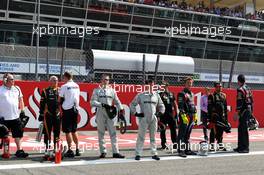 Team mechanics await their cars on the grid. 09.09.2012. Formula 1 World Championship, Rd 13, Italian Grand Prix, Monza, Italy, Race Day