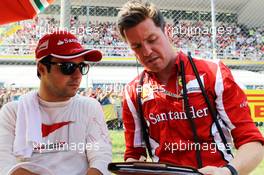 (L to R): Felipe Massa (BRA) Ferrari with Rob Smedley (GBR) Ferrari Race Engineer on the grid. 09.09.2012. Formula 1 World Championship, Rd 13, Italian Grand Prix, Monza, Italy, Race Day