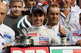 2nd place Sergio Perez (MEX), Sauber F1 Team celebrates with the team and Peter Sauber (SUI) Sauber Team Principal09.09.2012. Formula 1 World Championship, Rd 13, Italian Grand Prix, Monza, Italy, Race Day