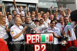 2nd place Sergio Perez (MEX), Sauber F1 Team celebrates with the team and Peter Sauber (SUI) Sauber Team Principal 09.09.2012. Formula 1 World Championship, Rd 13, Italian Grand Prix, Monza, Italy, Race Day