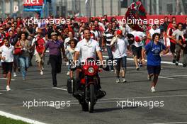 Fans invade the track. 09.09.2012. Formula 1 World Championship, Rd 13, Italian Grand Prix, Monza, Italy, Race Day
