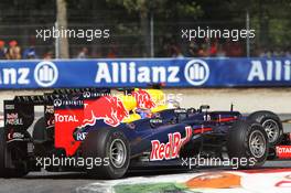 Sebastian Vettel (GER) Red Bull Racing RB8 and Mark Webber (AUS) Red Bull Racing RB8 battle for position. 09.09.2012. Formula 1 World Championship, Rd 13, Italian Grand Prix, Monza, Italy, Race Day