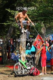 Fans in the woods. 09.09.2012. Formula 1 World Championship, Rd 13, Italian Grand Prix, Monza, Italy, Race Day