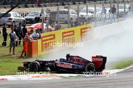 Jean-Eric Vergne (FRA) Scuderia Toro Rosso STR7 crashes out of the race. 09.09.2012. Formula 1 World Championship, Rd 13, Italian Grand Prix, Monza, Italy, Race Day