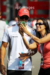 Lewis Hamilton (GBR) McLaren with a fan. 09.09.2012. Formula 1 World Championship, Rd 13, Italian Grand Prix, Monza, Italy, Race Day
