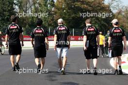 Jerome d'Ambrosio (BEL) Lotus F1 Team walks the circuit. 06.09.2012. Formula 1 World Championship, Rd 13, Italian Grand Prix, Monza, Italy, Preparation Day