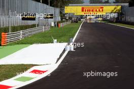 Circuit preparations at the Parabolica. 06.09.2012. Formula 1 World Championship, Rd 13, Italian Grand Prix, Monza, Italy, Preparation Day