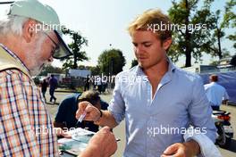 Nico Rosberg (GER) Mercedes AMG F1 signs autographs for the fans. 06.09.2012. Formula 1 World Championship, Rd 13, Italian Grand Prix, Monza, Italy, Preparation Day