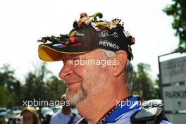 A Vitaly Petrov (RUS) Caterham fan with a special cap. 06.09.2012. Formula 1 World Championship, Rd 13, Italian Grand Prix, Monza, Italy, Preparation Day