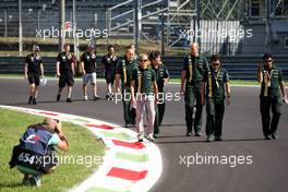 Heikki Kovalainen (FIN) Caterham walks the circuit. 06.09.2012. Formula 1 World Championship, Rd 13, Italian Grand Prix, Monza, Italy, Preparation Day