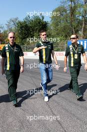 Vitaly Petrov (RUS) Caterham walks the circuit. 06.09.2012. Formula 1 World Championship, Rd 13, Italian Grand Prix, Monza, Italy, Preparation Day