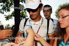 Pedro De La Rosa (ESP) HRT Formula 1 Team signs autographs for the fans. 06.09.2012. Formula 1 World Championship, Rd 13, Italian Grand Prix, Monza, Italy, Preparation Day