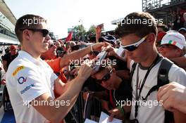 Paul di Resta (GBR) Sahara Force India F1 signs autographs for the fans. 06.09.2012. Formula 1 World Championship, Rd 13, Italian Grand Prix, Monza, Italy, Preparation Day